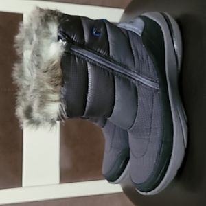 BZEES brand  winter Boots 7.5 gray